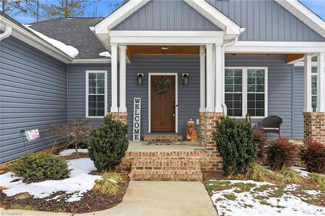 1196 Cape Hickory Road, Hickory, NC 28601