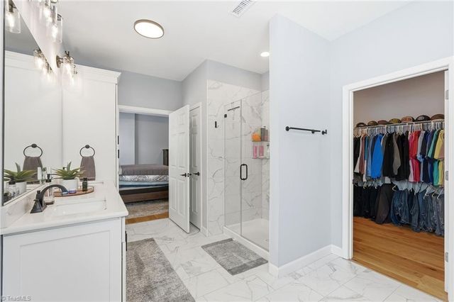 1196 Cape Hickory Road, Hickory, NC 28601