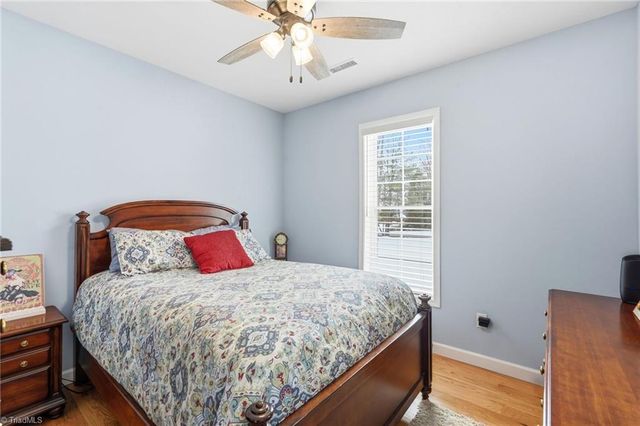 1196 Cape Hickory Road, Hickory, NC 28601