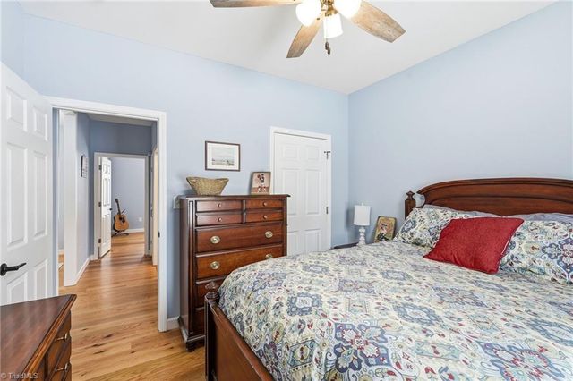 1196 Cape Hickory Road, Hickory, NC 28601