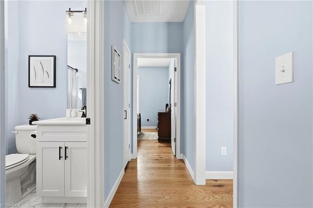 1196 Cape Hickory Road, Hickory, NC 28601