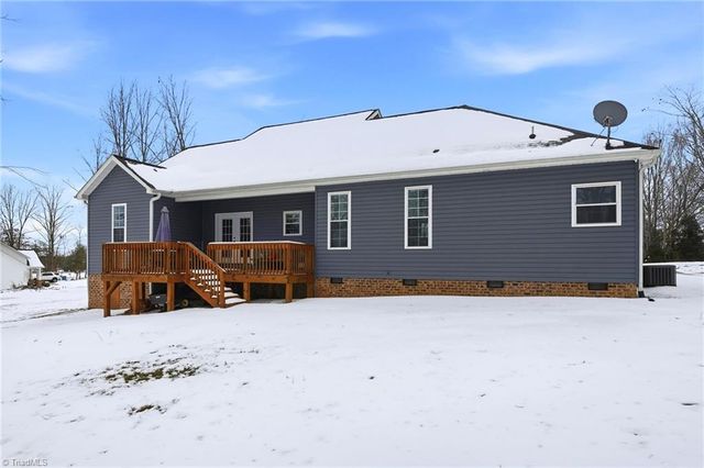 1196 Cape Hickory Road, Hickory, NC 28601