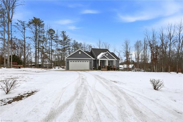 1196 Cape Hickory Road, Hickory, NC 28601