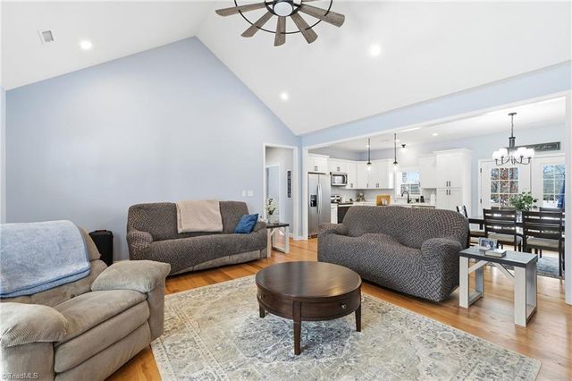 1196 Cape Hickory Road, Hickory, NC 28601