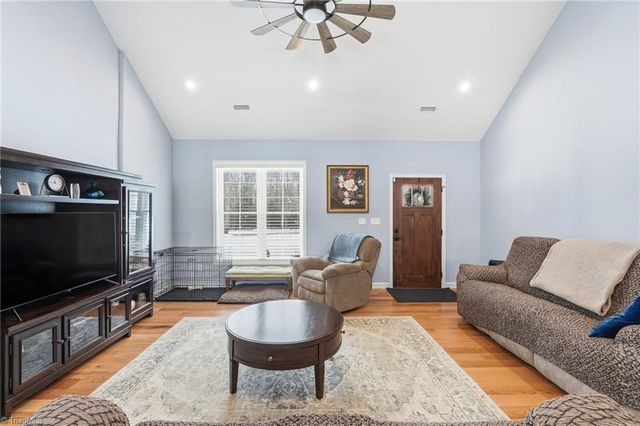 1196 Cape Hickory Road, Hickory, NC 28601