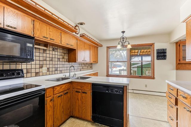 916 Honeysuckle Lane, Farmington, MN 55024