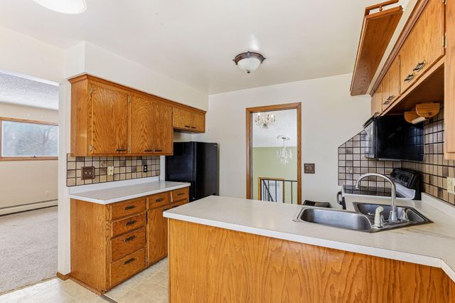 916 Honeysuckle Lane, Farmington, MN 55024