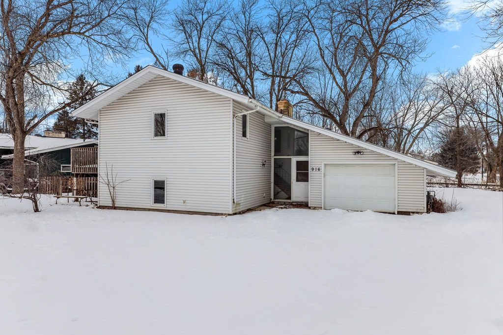 916 Honeysuckle Lane, Farmington, MN 55024