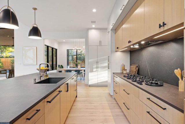 607 Westbrook DR, Austin, TX 78746