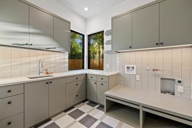 607 Westbrook DR, Austin, TX 78746