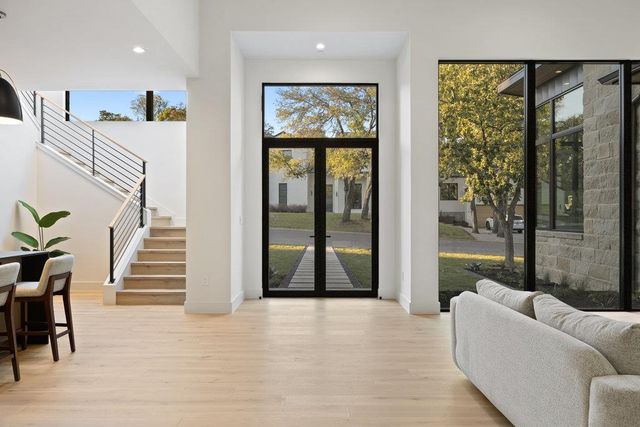 607 Westbrook DR, Austin, TX 78746