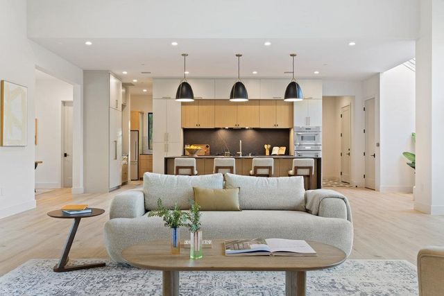 607 Westbrook DR, Austin, TX 78746