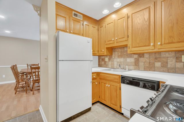 200 Treadwell Street 204, Hamden, CT 06517