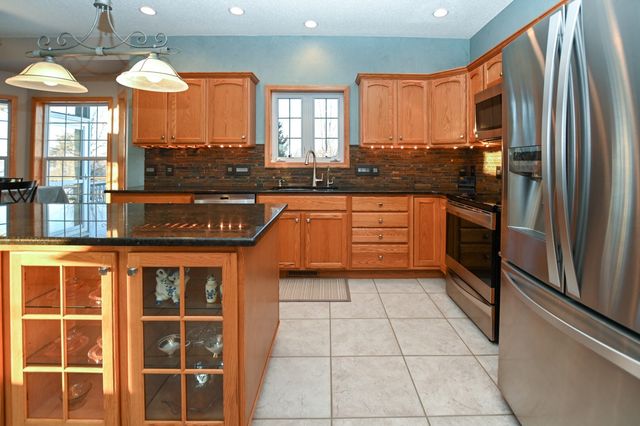 1835 Somerset Drive, Marion, IA 52302