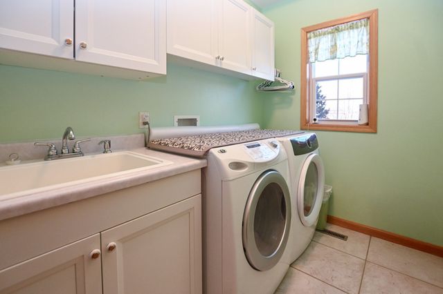 1835 Somerset Drive, Marion, IA 52302