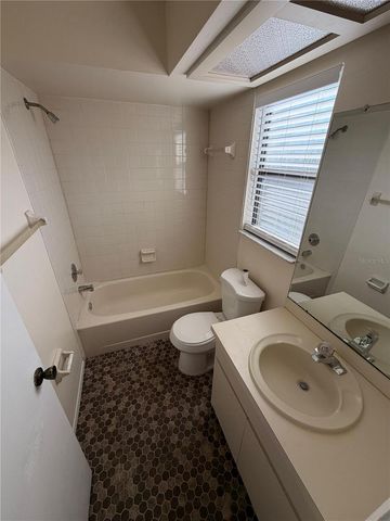 533 E CURLEW PLACE 533, Tarpon Springs, FL 34689