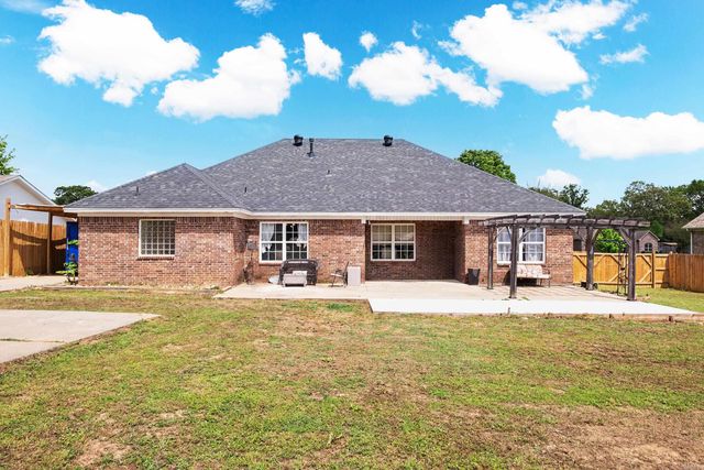 1440 oak shadows Drive, Sherwood, AR 72120