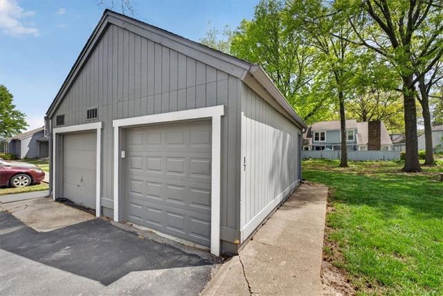 12107 W 79th Terrace, Lenexa, KS 66215
