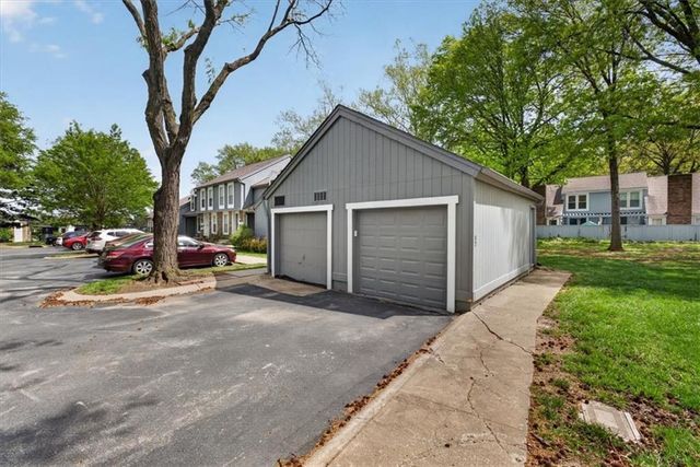 12107 W 79th Terrace, Lenexa, KS 66215