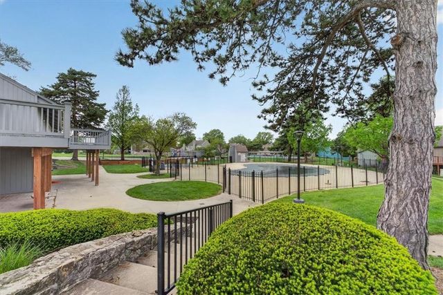 12107 W 79th Terrace, Lenexa, KS 66215