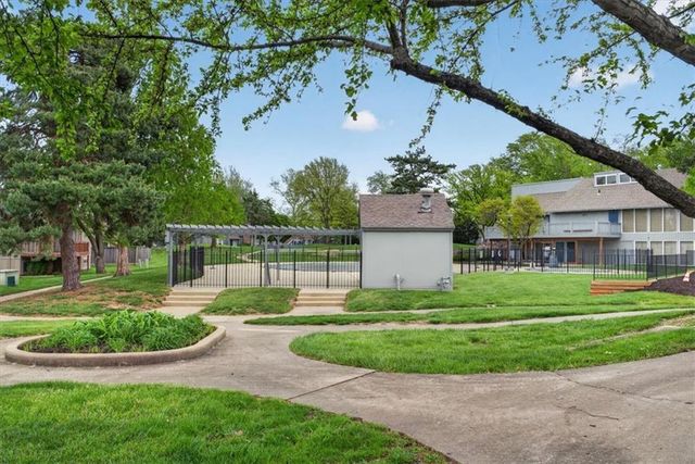 12107 W 79th Terrace, Lenexa, KS 66215