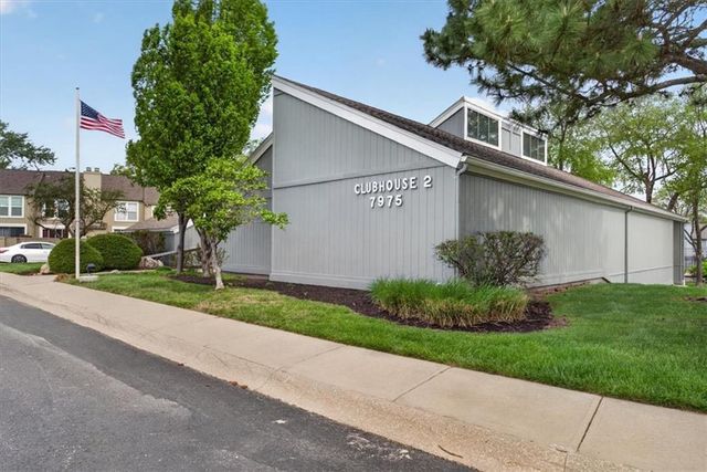 12107 W 79th Terrace, Lenexa, KS 66215