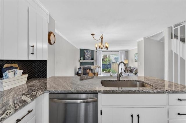 12107 W 79th Terrace, Lenexa, KS 66215
