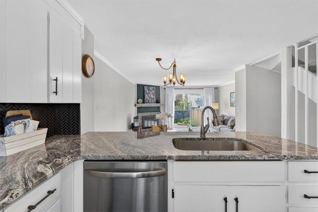 12107 W 79th Terrace, Lenexa, KS 66215