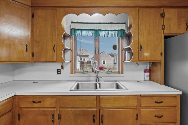 128 Warwick Road, Pawtucket, RI 02861