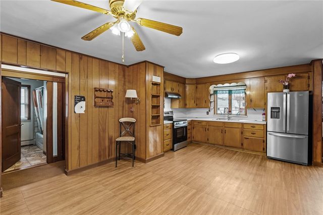 128 Warwick Road, Pawtucket, RI 02861