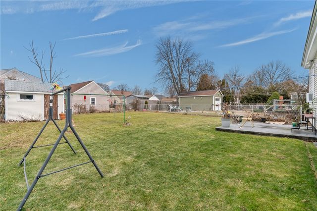 128 Warwick Road, Pawtucket, RI 02861