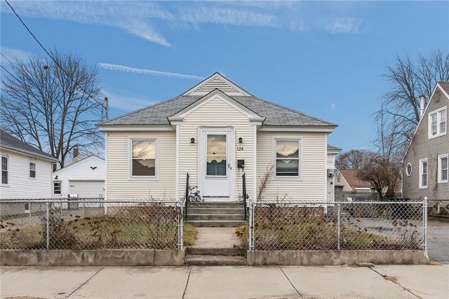 128 Warwick Road, Pawtucket, RI 02861
