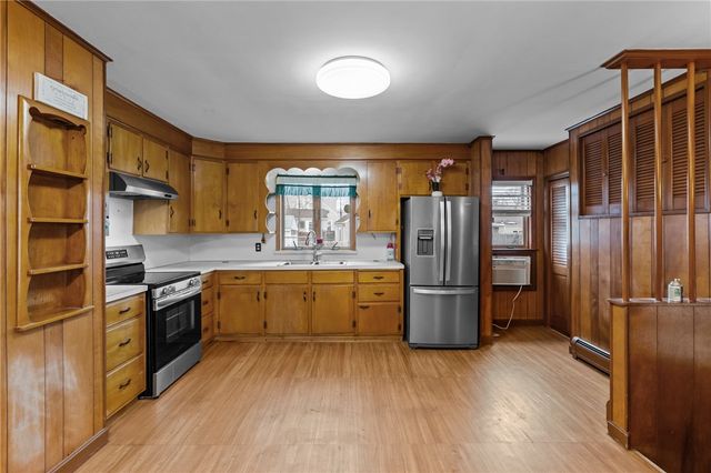 128 Warwick Road, Pawtucket, RI 02861