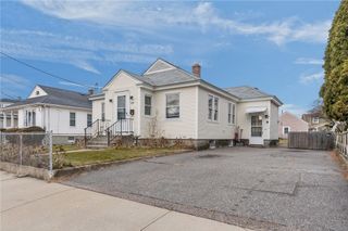 128 Warwick Road, Pawtucket, RI 02861