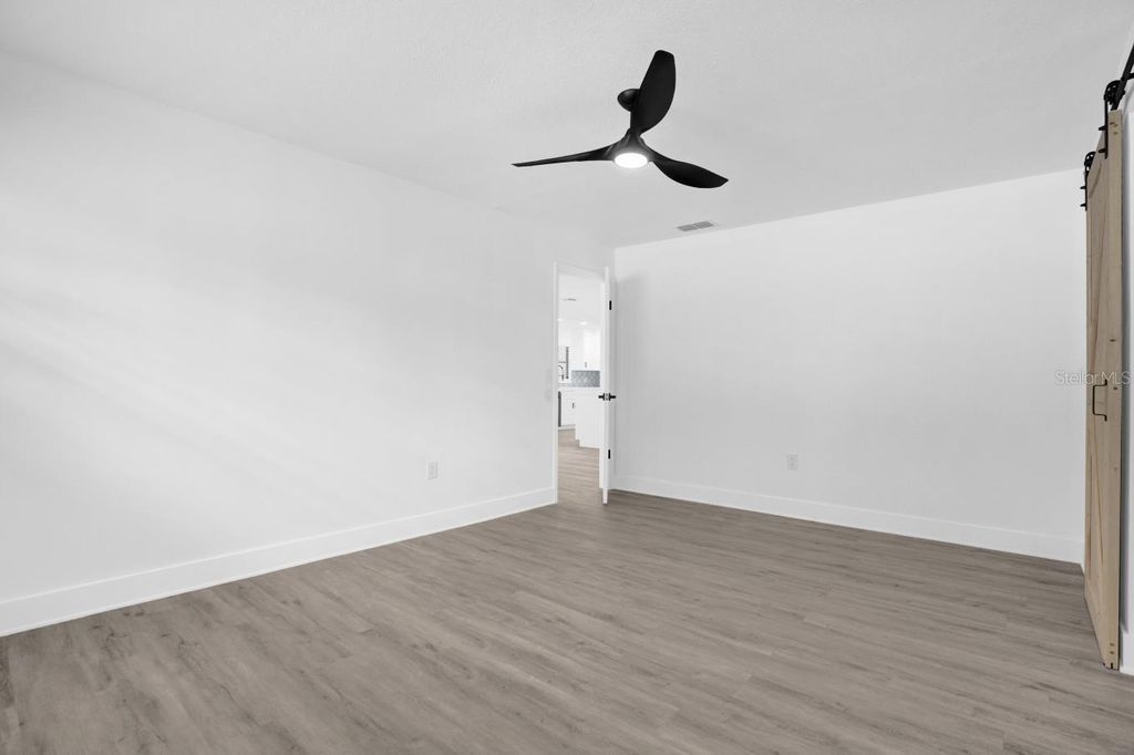 Image 16 of property listing at 8241 CARAWAY DRIVE, Orlando, FL 32819