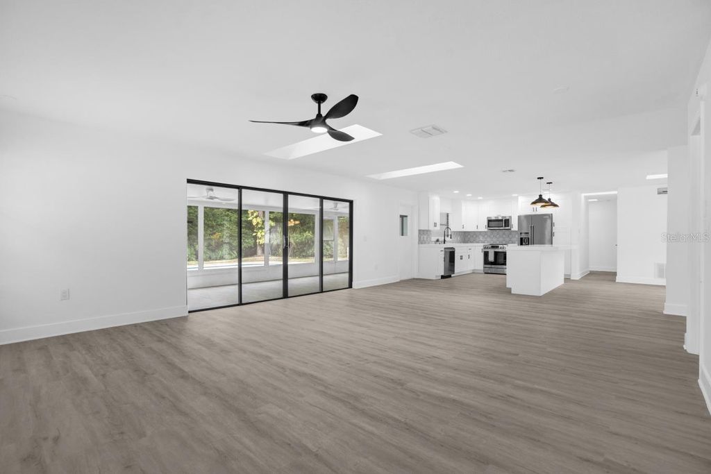 Image 6 of property listing at 8241 CARAWAY DRIVE, Orlando, FL 32819