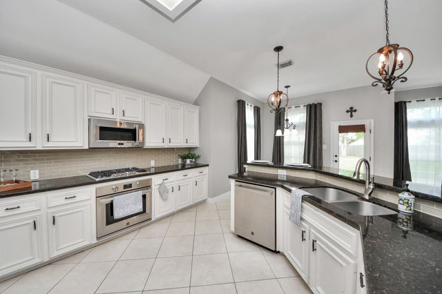 2802 Creek Bend Drive, Friendswood, TX 77546