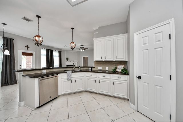 2802 Creek Bend Drive, Friendswood, TX 77546