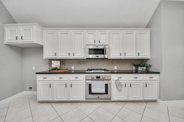 2802 Creek Bend Drive, Friendswood, TX 77546