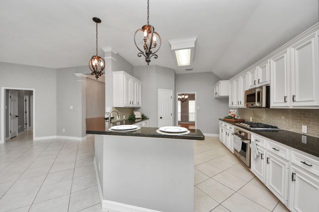 2802 Creek Bend Drive, Friendswood, TX 77546