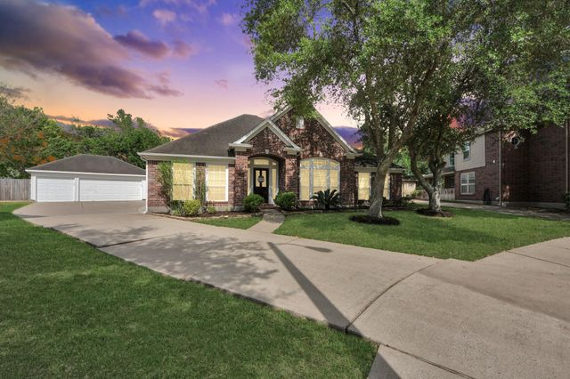 2802 Creek Bend Drive, Friendswood, TX 77546