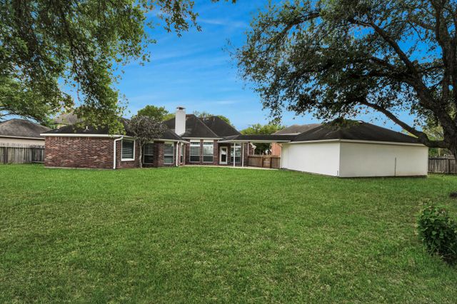 2802 Creek Bend Drive, Friendswood, TX 77546