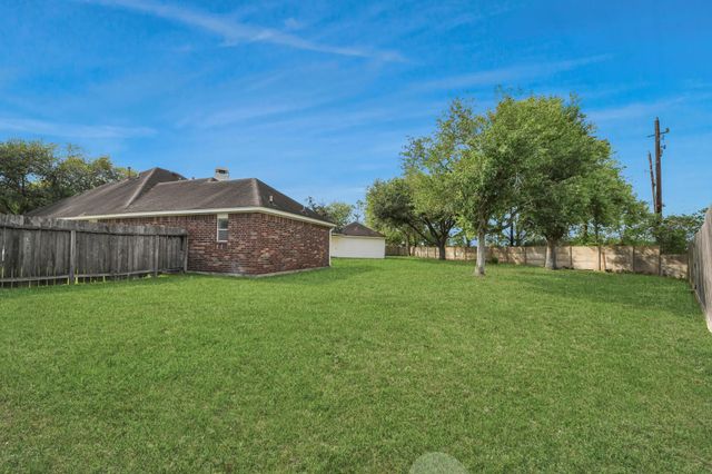 2802 Creek Bend Drive, Friendswood, TX 77546