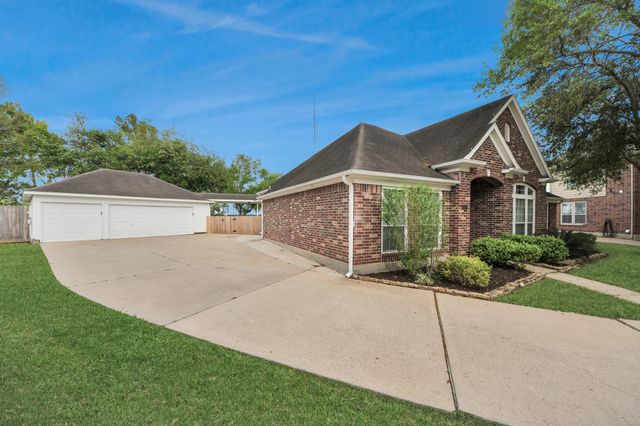 2802 Creek Bend Drive, Friendswood, TX 77546