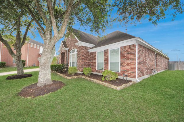 2802 Creek Bend Drive, Friendswood, TX 77546