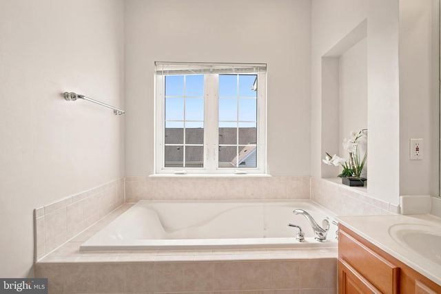 12147 MONTEITH LN, Fairfax, VA 22030