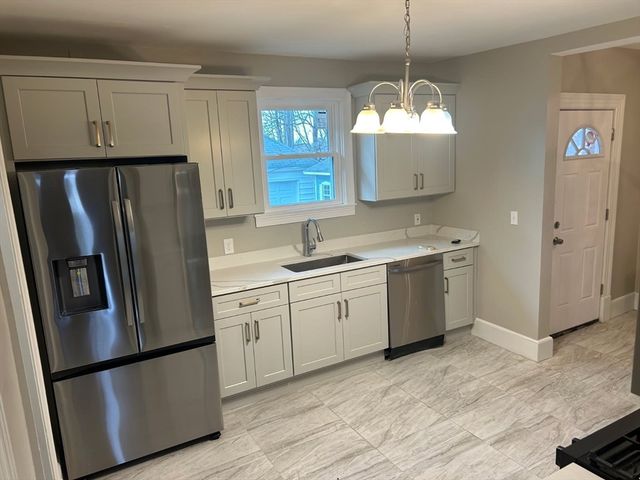 122 Bellevue Ave, Springfield, MA 01108