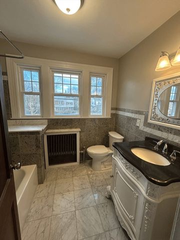 122 Bellevue Ave, Springfield, MA 01108