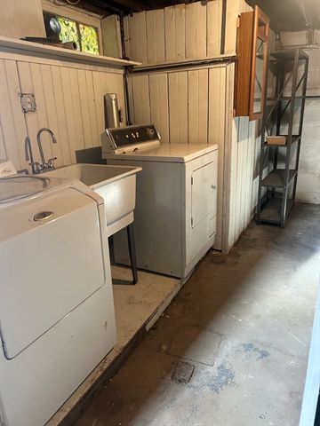 122 Bellevue Ave, Springfield, MA 01108