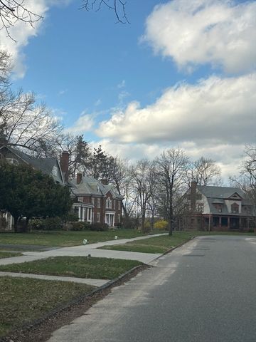 122 Bellevue Ave, Springfield, MA 01108